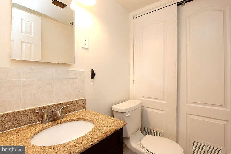 9219 Hood Road Manassas, VA 20110 - Photo 17 of 30 Half Bath