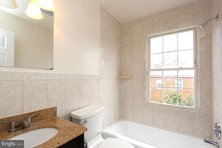 9219 Hood Road Manassas, VA 20110 - Photo 26 of 30 Bath