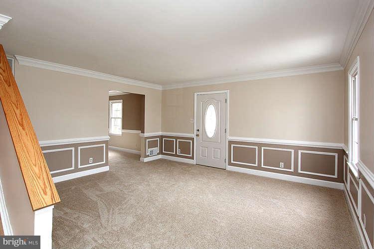 9219 Hood Road Manassas, VA 20110 - Photo 7 of 30 Family Room