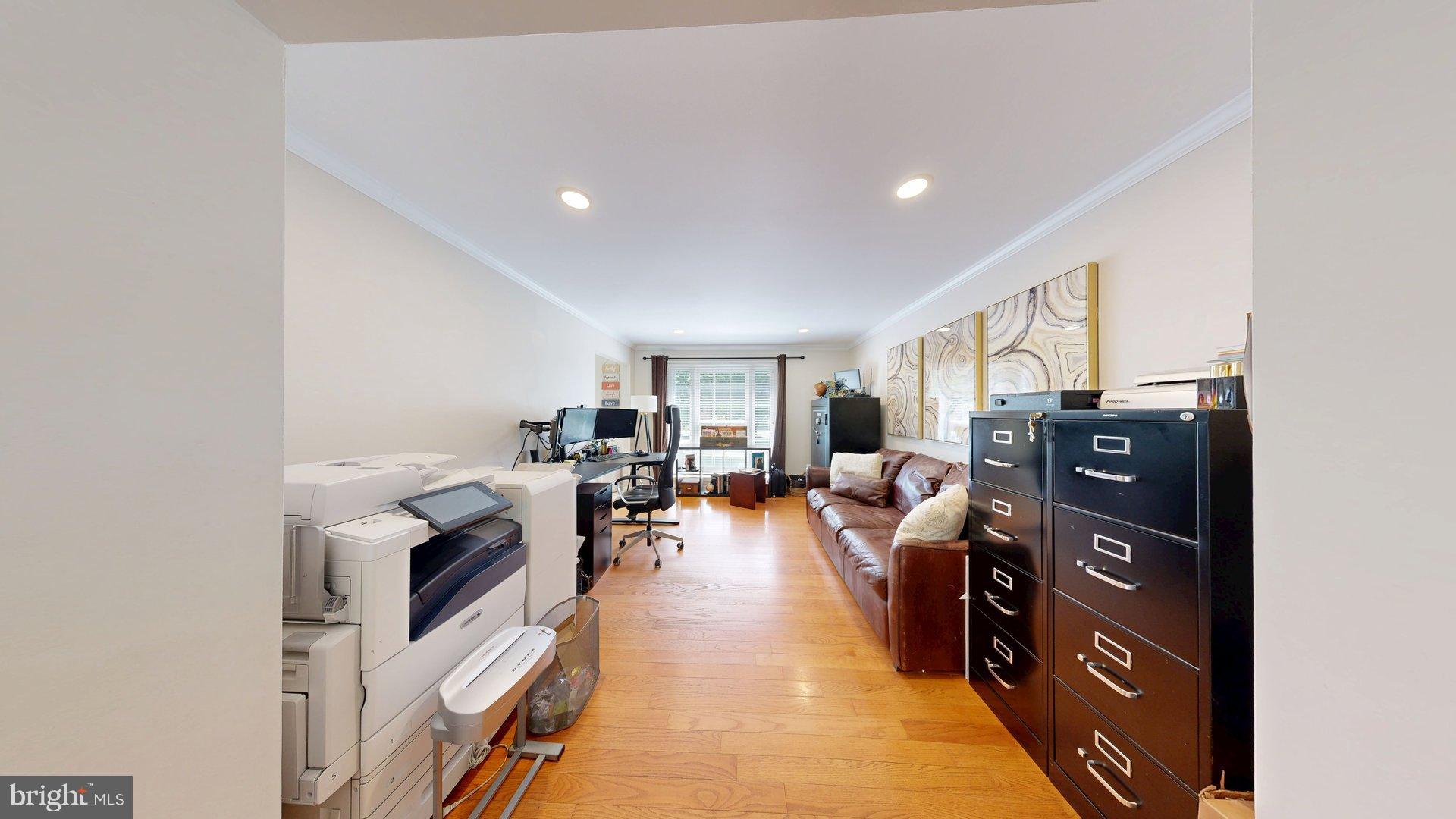 11901 Rustic Farm Court Germantown, MD 20874 - Photo 8 of 134 Spacious workspace with modern flair.