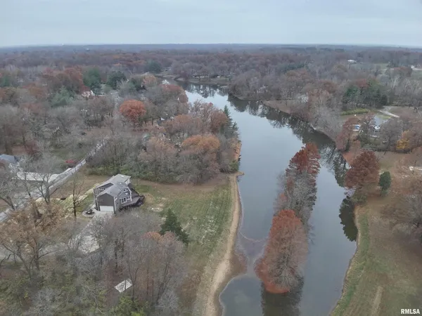 an aerial view of house with yard and lake view