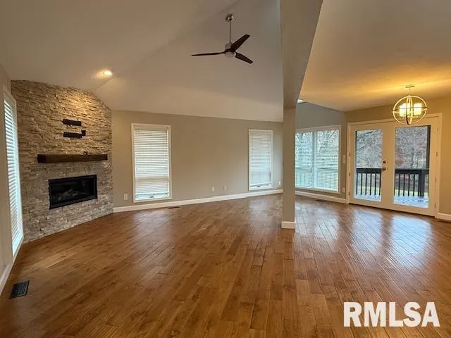 $525,000 | 16429 North Hawthorne Lane, Mount Vernon, IL 62864