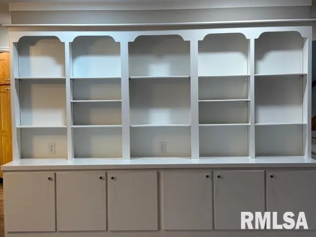 $525,000 | 16429 North Hawthorne Lane, Mount Vernon, IL 62864