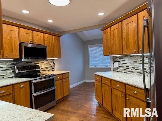 $525,000 | 16429 North Hawthorne Lane, Mount Vernon, IL 62864