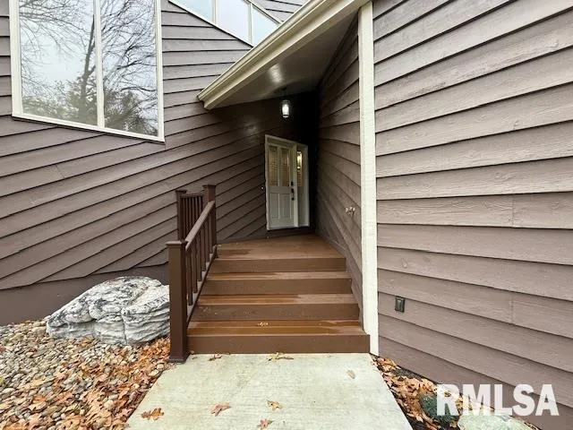 $525,000 | 16429 North Hawthorne Lane, Mount Vernon, IL 62864