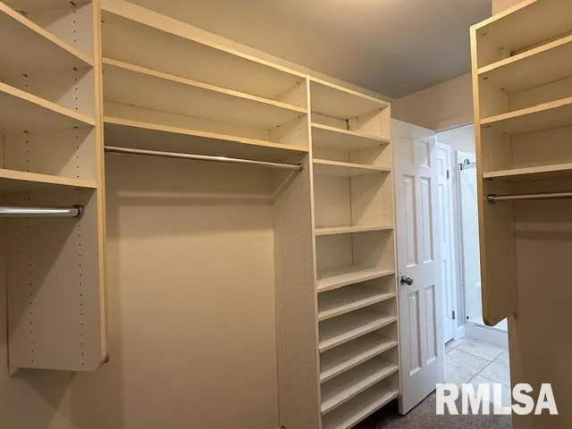 $525,000 | 16429 North Hawthorne Lane, Mount Vernon, IL 62864