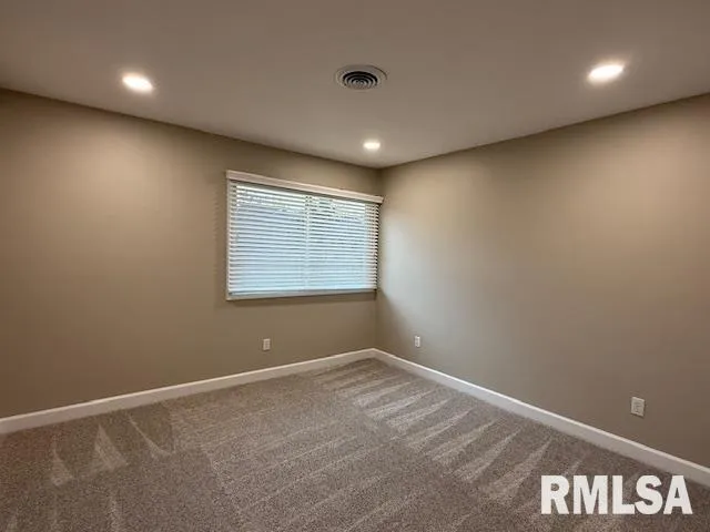 $525,000 | 16429 North Hawthorne Lane, Mount Vernon, IL 62864