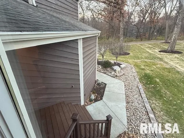 $525,000 | 16429 North Hawthorne Lane, Mount Vernon, IL 62864