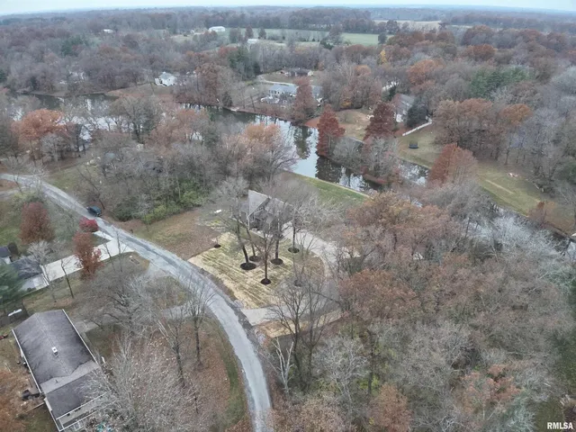 $525,000 | 16429 North Hawthorne Lane, Mount Vernon, IL 62864