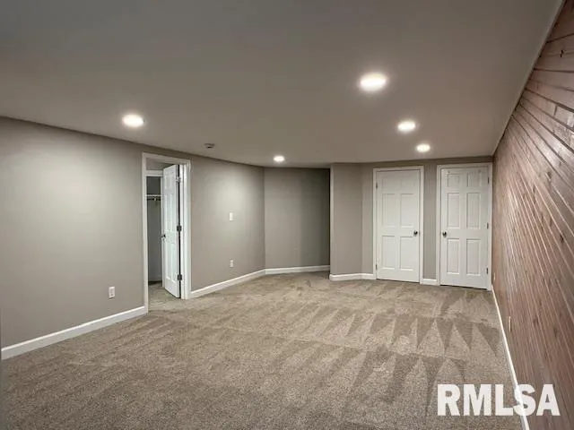 $525,000 | 16429 North Hawthorne Lane, Mount Vernon, IL 62864