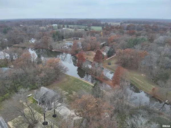 $525,000 | 16429 North Hawthorne Lane, Mount Vernon, IL 62864