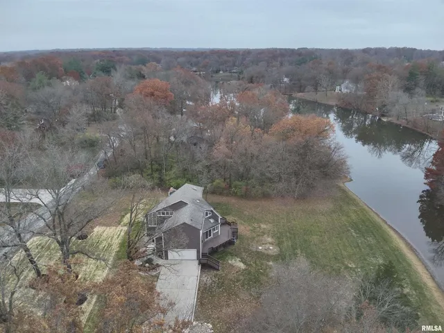 $525,000 | 16429 North Hawthorne Lane, Mount Vernon, IL 62864