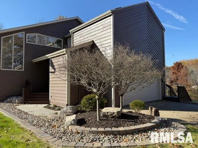 $525,000 | 16429 North Hawthorne Lane, Mount Vernon, IL 62864