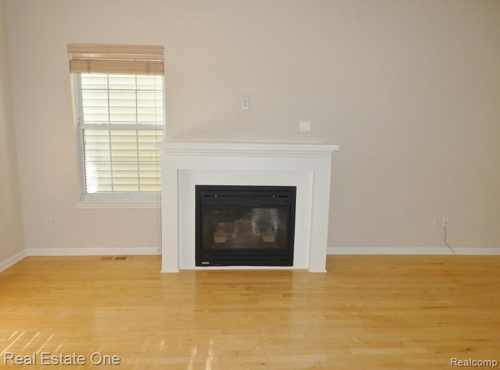 2660 Crooks Road Royal Oak, MI 48073 - Photo 12 of 33