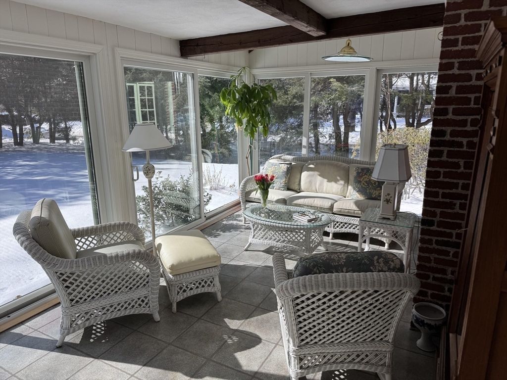 49 Metcalf Street Worcester, MA 01609 - Photo 12 of 38