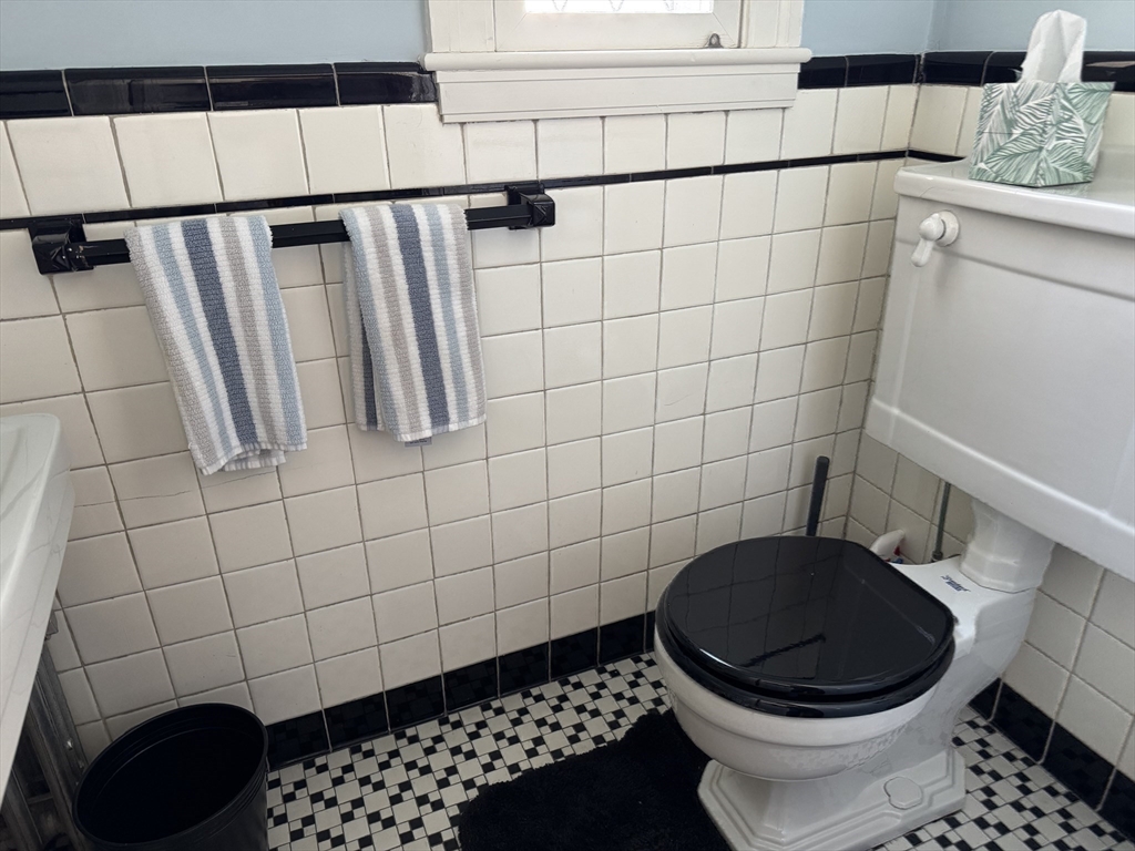 49 Metcalf Street Worcester, MA 01609 - Photo 14 of 38