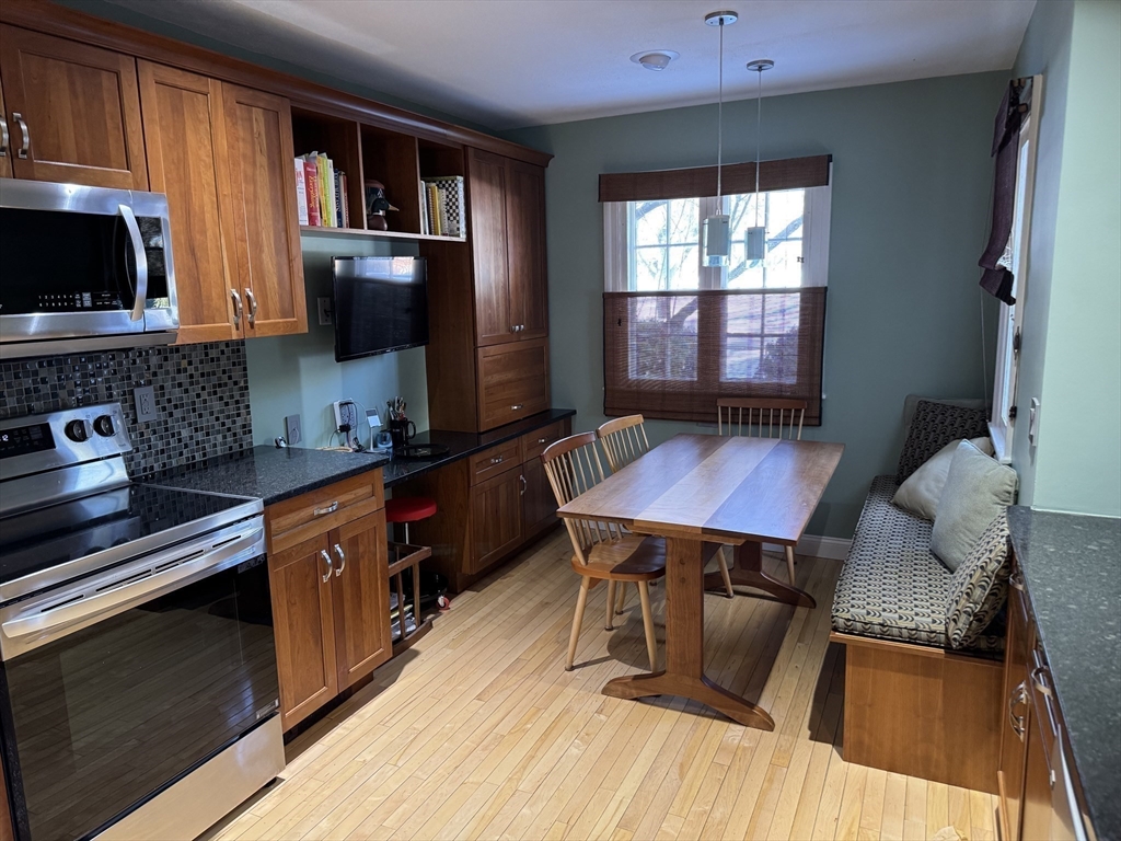 49 Metcalf Street Worcester, MA 01609 - Photo 7 of 38