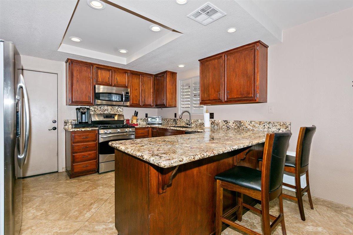 68360 Tortuga Road Cathedral City, CA 92234 - Photo 8 of 29 10-Kitchen