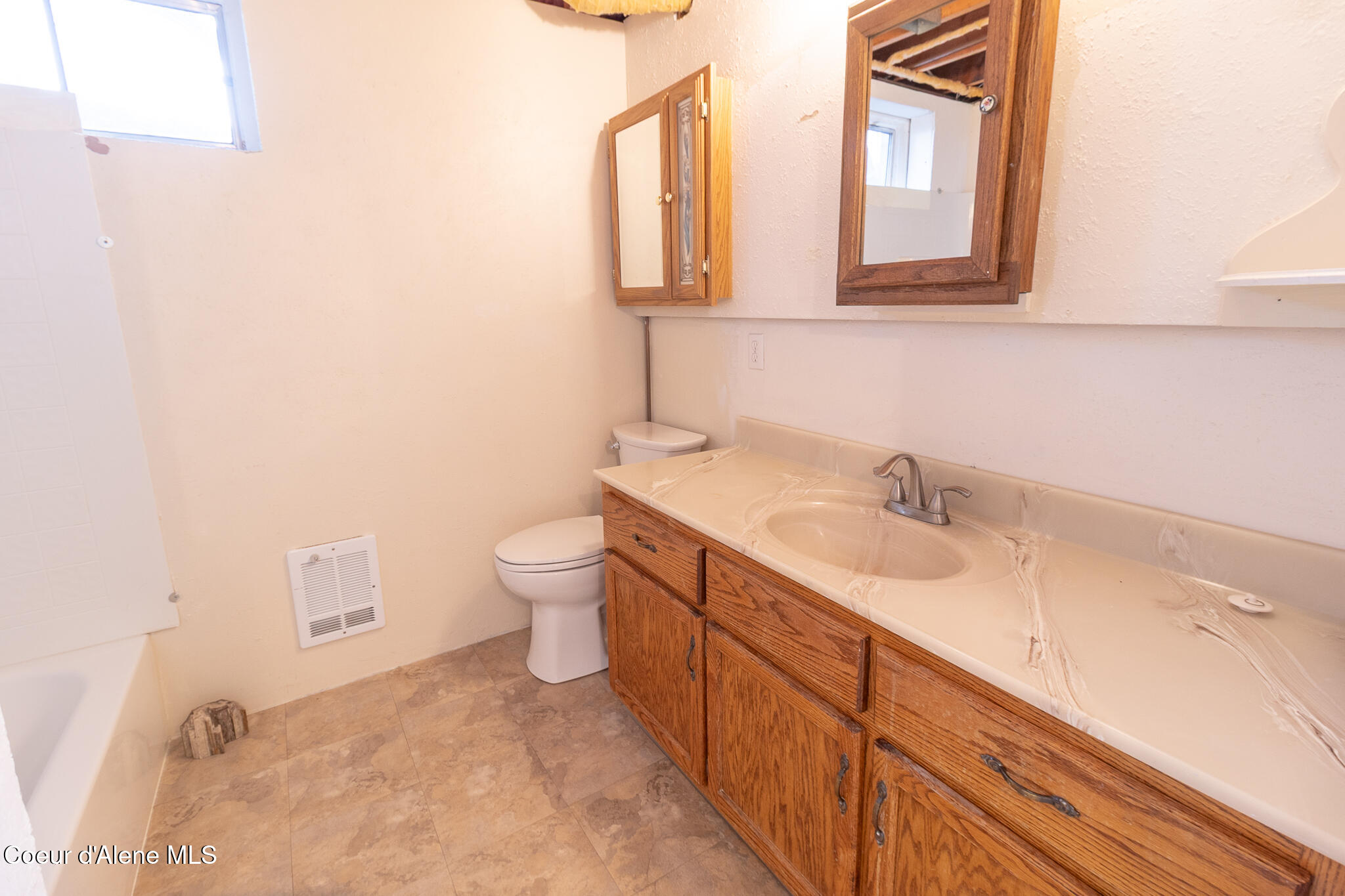 640 Renlow Road Plummer, ID 83851 - Photo 25 of 48 down stairs full bathroom