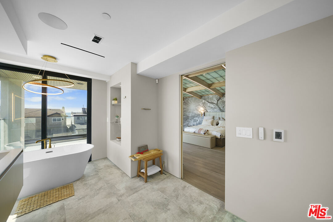 1500 Ocean Drive Oxnard, CA 93035 - Photo 60 of 75 a living room with furniture and a large window