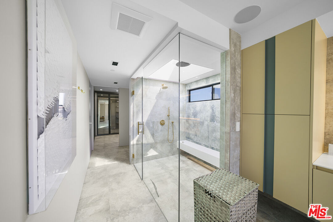 1500 Ocean Drive Oxnard, CA 93035 - Photo 62 of 75 a bathroom with a tub and shower