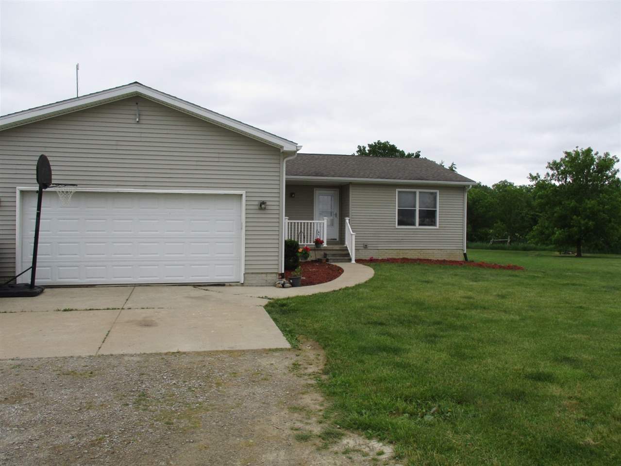 11288 Newburg Road Durand, MI 48429 - Photo 2 of 36 31321719-1.JPG