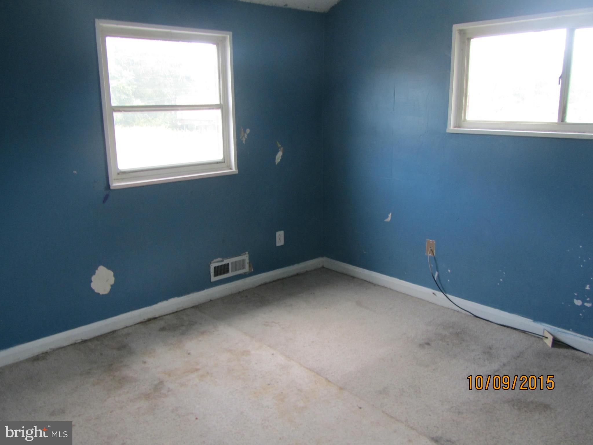 3227 Vulcan Road Baltimore, MD 21222 - Photo 13 of 17 an empty room with a window