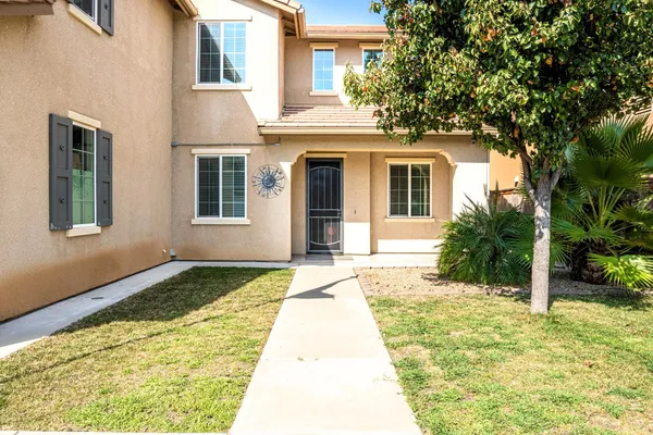 $569,000 | 1714 Graybark Avenue, Clovis, CA 93619
