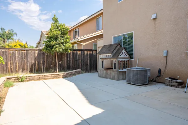 $569,000 | 1714 Graybark Avenue, Clovis, CA 93619