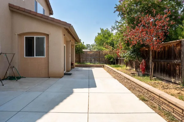 $569,000 | 1714 Graybark Avenue, Clovis, CA 93619