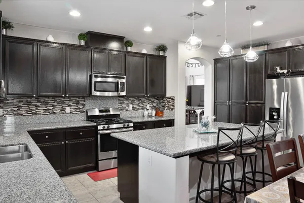 $569,000 | 1714 Graybark Avenue, Clovis, CA 93619