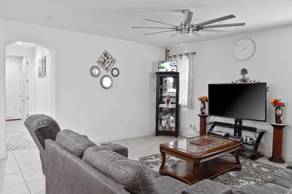 $569,000 | 1714 Graybark Avenue, Clovis, CA 93619