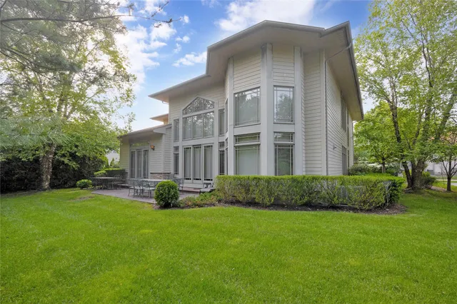 $2,120,000 | 19 Holiday Pond Road, Jericho, NY 11753