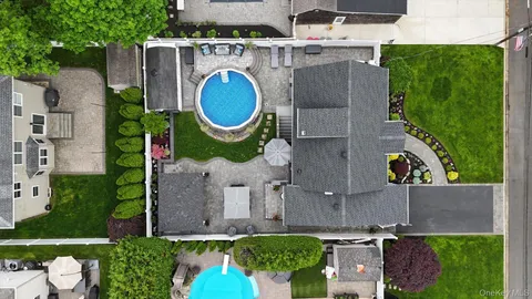 $949,999 | 272 Hamilton Avenue, Massapequa, NY 11758