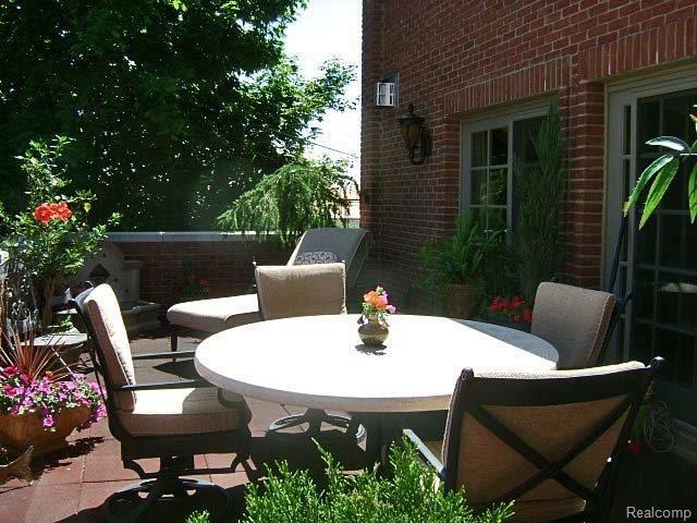 202 Walnut Boulevard, Unit 5 Rochester, MI 48307 - Photo 21 of 25 Terrace View-1