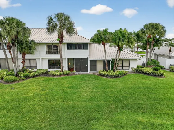 $525,000 | 5650 Southeast Foxcross Place, Stuart, FL 34997