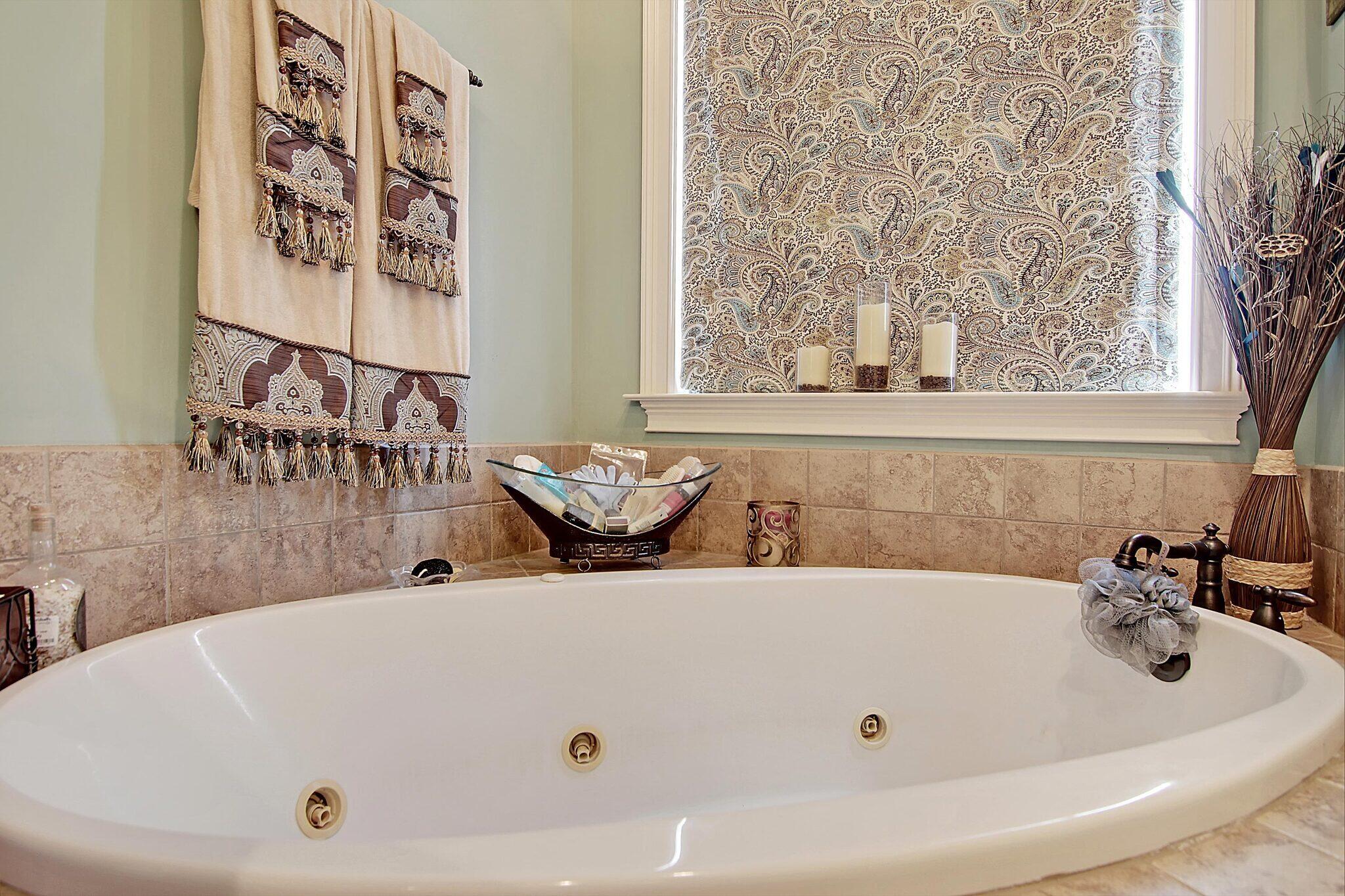 2128 Sandy Point Lane Mount Pleasant, SC 29466 - Photo 48 of 67 2128 Sandy Point master tub