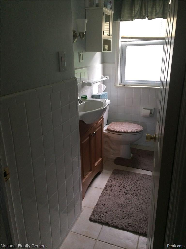 1610 Oxford Road Berkley, MI 48072 - Photo 4 of 6 image3.JPG