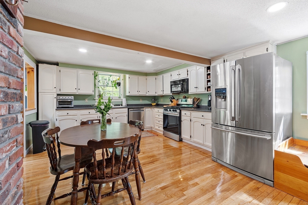 7 Squannacook Terrace Townsend, MA 01469 - Photo 5 of 36