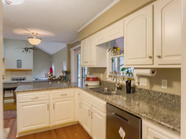 $2,300 | 104 Dawnshire Court, Summerville, SC 29485