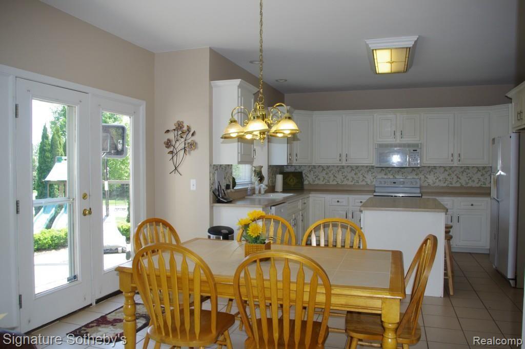 1331 Tulberry Circle Rochester, MI 48306 - Photo 12 of 26