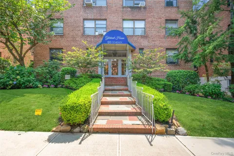 $320,000 | 90 Schenck Avenue, Unit 2L, Great Neck, NY 11021