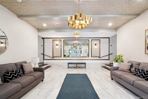 $320,000 | 90 Schenck Avenue, Unit 2L, Great Neck, NY 11021