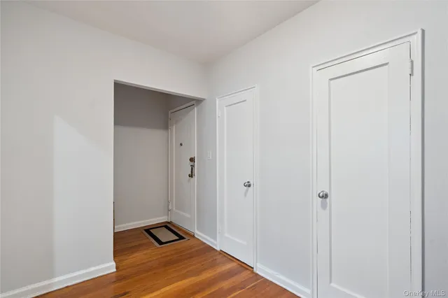 $320,000 | 90 Schenck Avenue, Unit 2L, Great Neck, NY 11021