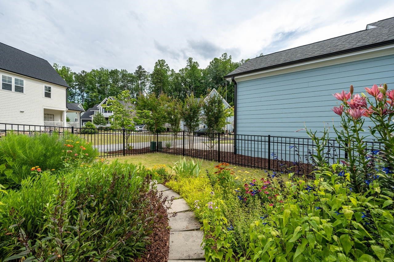189 Logbridge Road Chapel Hill, NC 27516 - Photo 37 of 54 Garden