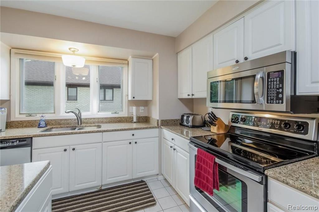 2178 Reagan Drive Rochester Hills, MI 48309 - Photo 10 of 44