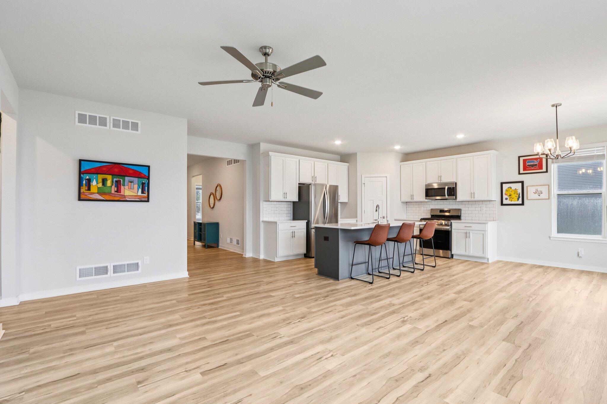 4329 19th Street Kenosha, WI 53144 - Photo 8 of 36 Living Area