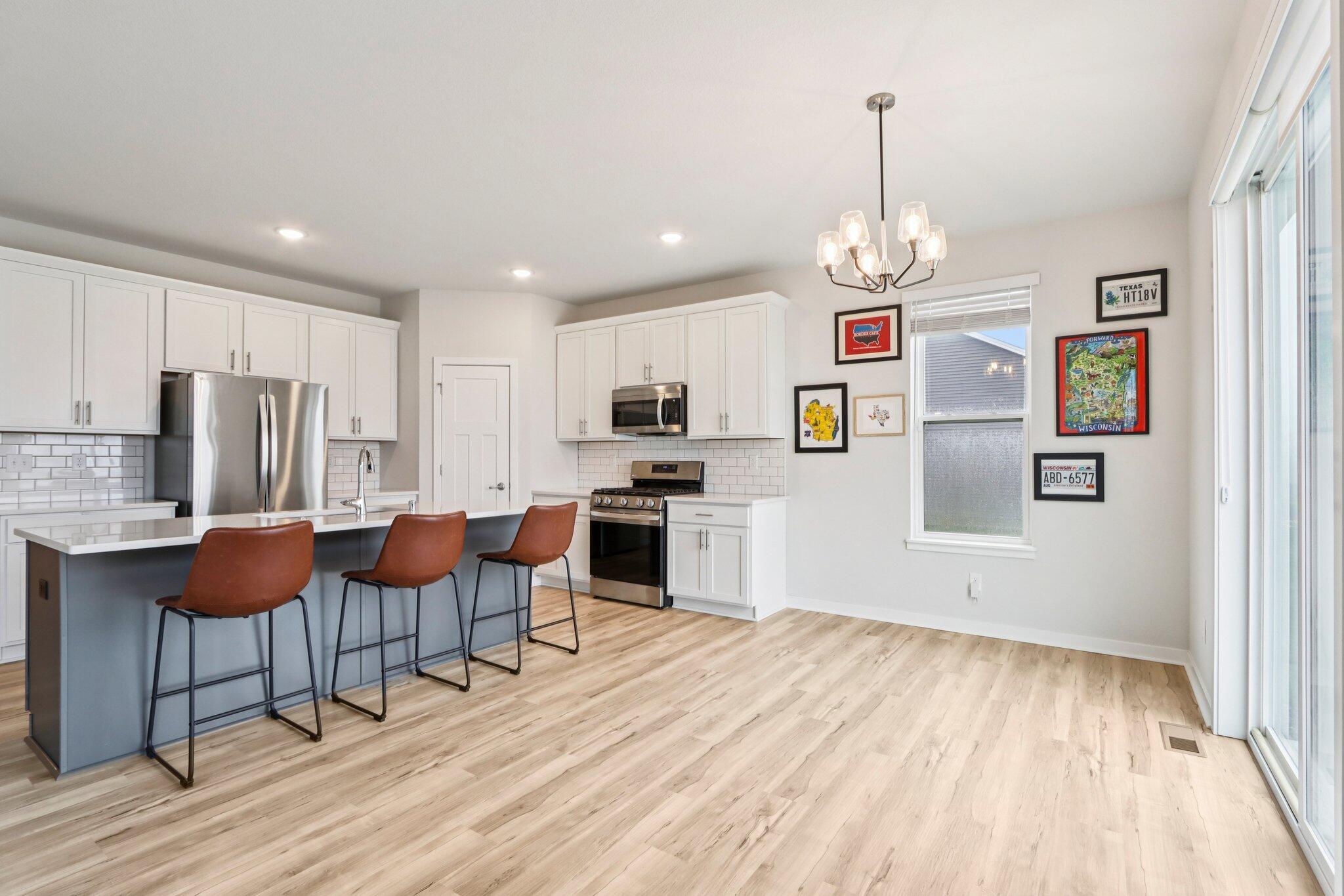 4329 19th Street Kenosha, WI 53144 - Photo 11 of 36 Dining Area