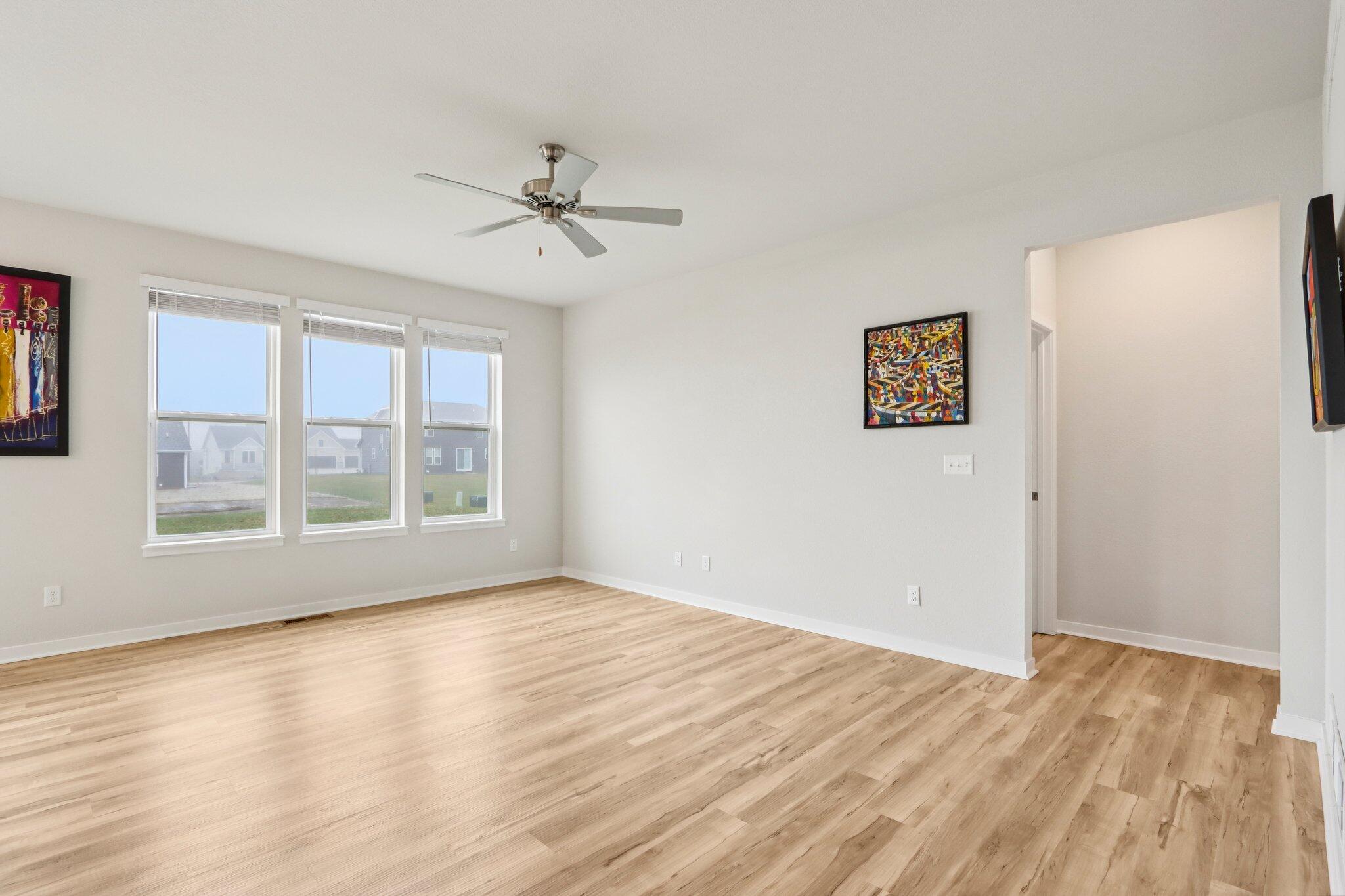 4329 19th Street Kenosha, WI 53144 - Photo 5 of 36 Living Area