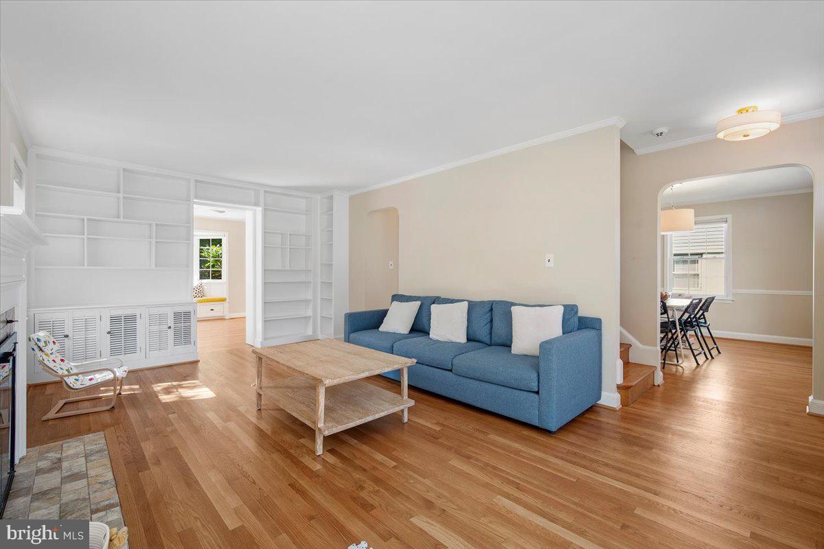 5902 Walton Road Bethesda, MD 20817 - Photo 2 of 63 Sunny family room